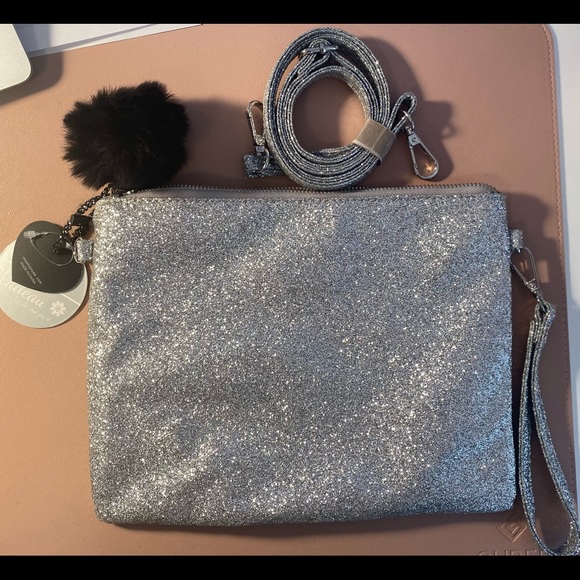 Wristlet/cosmetic bag - Picture 2 of 3